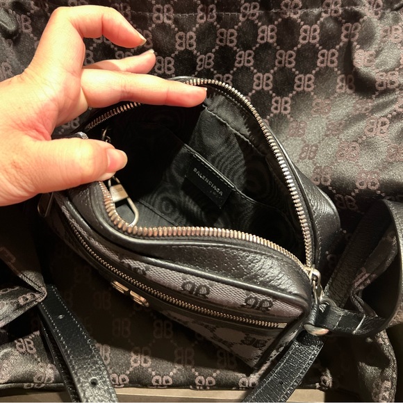 AUTHENTIC - Balenciaga Hacker Camera Bag - Picture 2 of 5